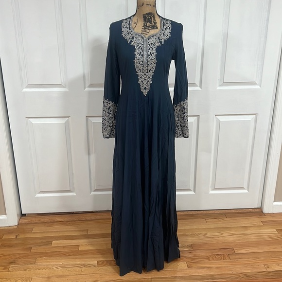 SHUKR Dresses & Skirts - Pre-owned / Zanubiyya Abaya Gown🌹❤️